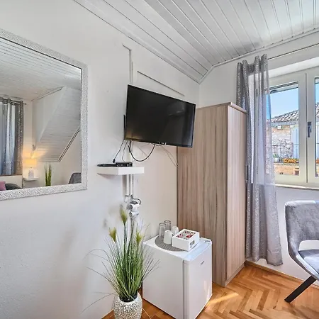 ゲストハウス Couple's Getaway In The Center Of Hvar W/sea View フヴァル