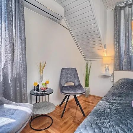 Couple's Getaway In The Center Of Hvar W/sea View ゲストハウス