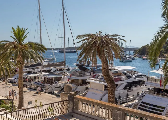 Couple's Getaway In The Center Of Hvar W/sea View Penzion 4*