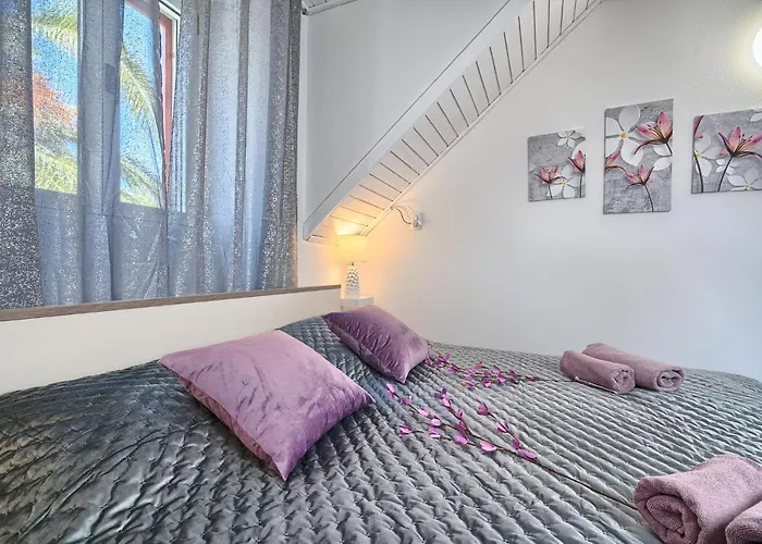 Couple's Getaway In The Center Of Hvar W/sea View 4*