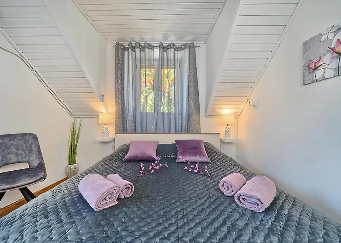 Couple's Getaway In The Center Of Hvar W/sea View 4*