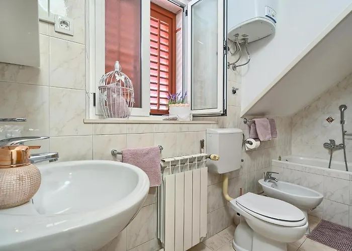 Couple's Getaway In The Center Of Hvar W/sea View بيت ضيافة هفار