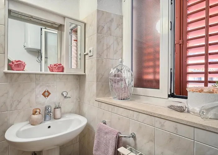 Couple's Getaway In The Center Of Hvar W/sea View